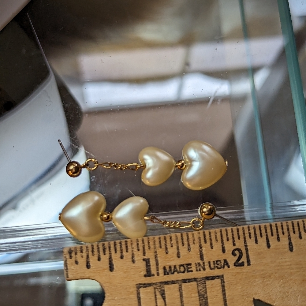 💕 Hearts 2 Faux Pearls Earrings post backs drop dangle pretty Valentine's Day - Picture 3 of 6